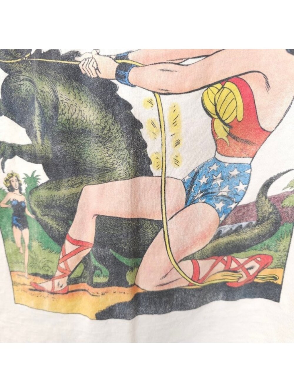 Wonder Woman T Shirt Womens Size XL White Dinosaur DC Comics Runaway Time Xpress - Picture 5 of 9